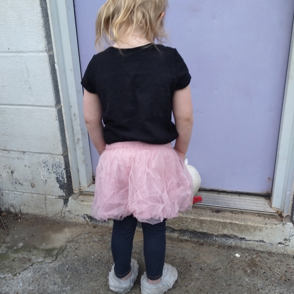 Kate Spade "skirt the rules" - Picture 2 of 5